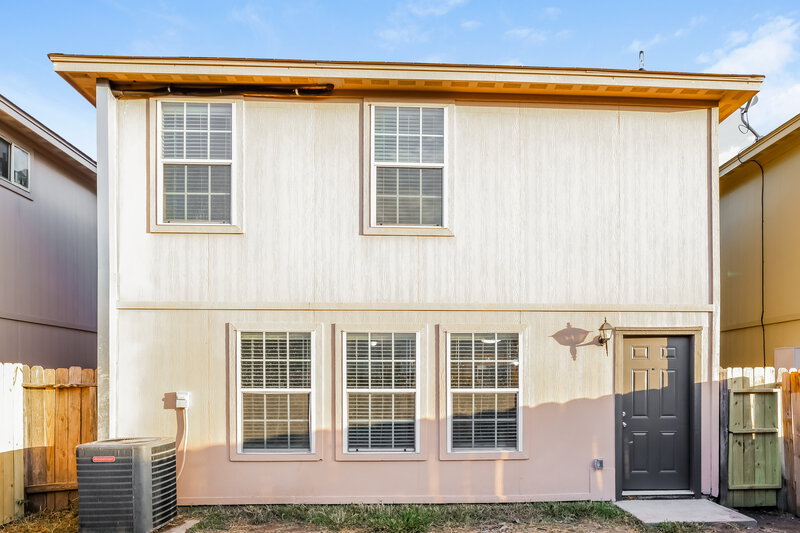 1,710/Mo, 4915 N Cancun Dr Houston, TX 77045 Rear View