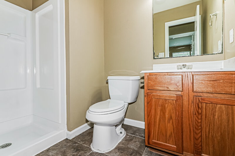 1,740/Mo, 4939 S Cancun Dr Houston, TX 77045 Bathroom View