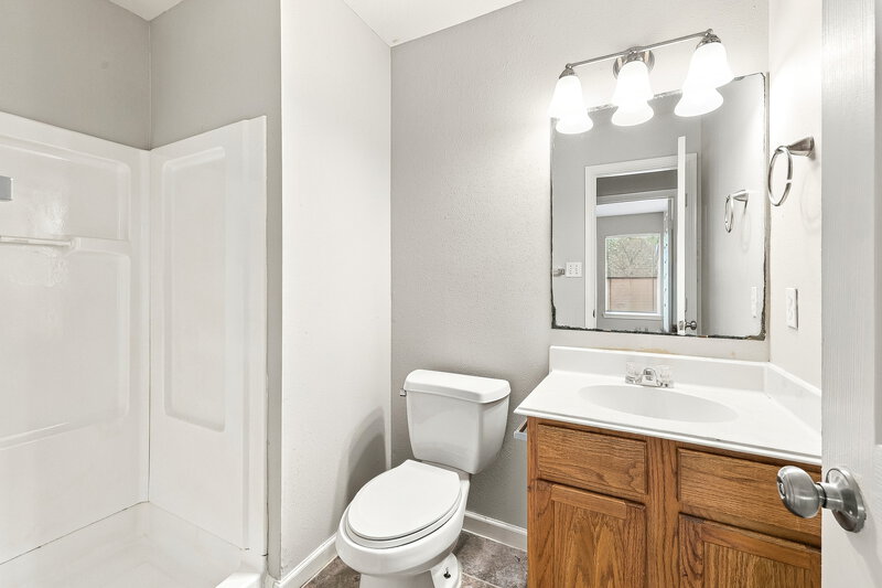 1,665/Mo, 4939 S Cancun Dr Houston, TX 77045 Bathroom View