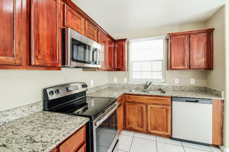 1,575/Mo, 4935 N Cancun Dr Houston, TX 77045 Kitchen View 2