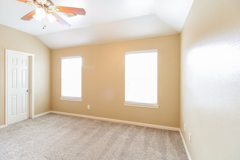 1,575/Mo, 4935 N Cancun Dr Houston, TX 77045 Main Bedroom View 2