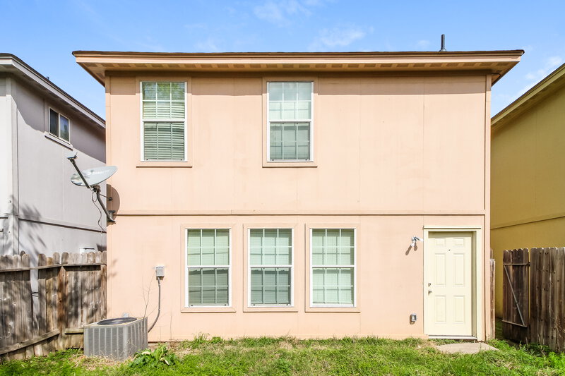 1,575/Mo, 4935 N Cancun Dr Houston, TX 77045 Rear View