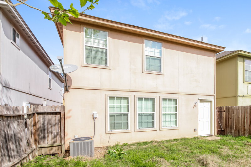 1,575/Mo, 4935 N Cancun Dr Houston, TX 77045 Rear View 2