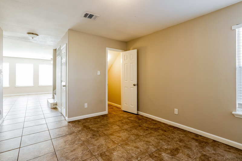 1,845/Mo, 4963 N Cancun Dr Houston, TX 77045 Family Room View