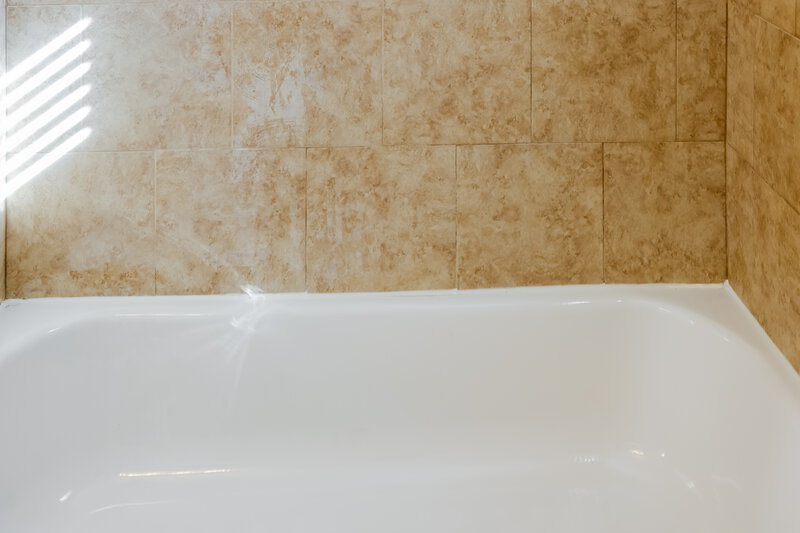 1,845/Mo, 4963 N Cancun Dr Houston, TX 77045 Main Bathroom View