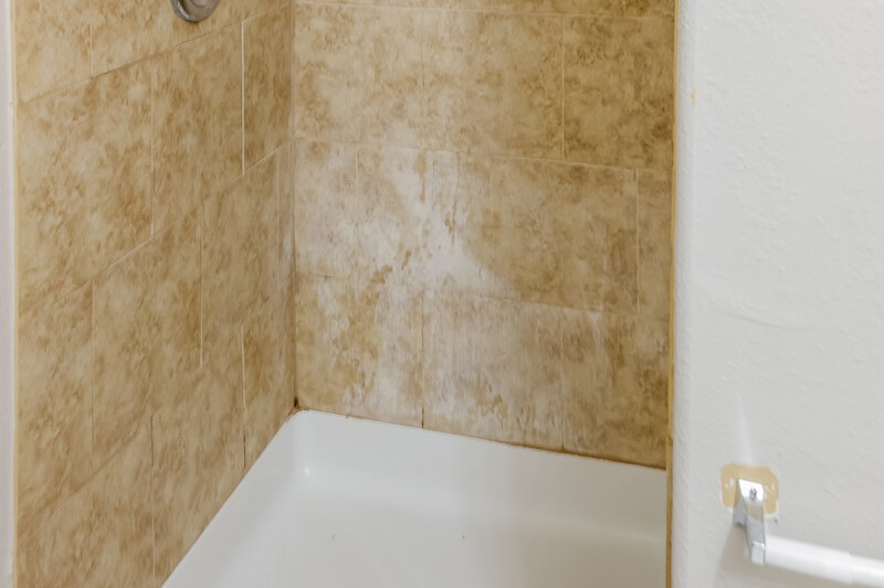 1,845/Mo, 4963 N Cancun Dr Houston, TX 77045 Main Bathroom View 3