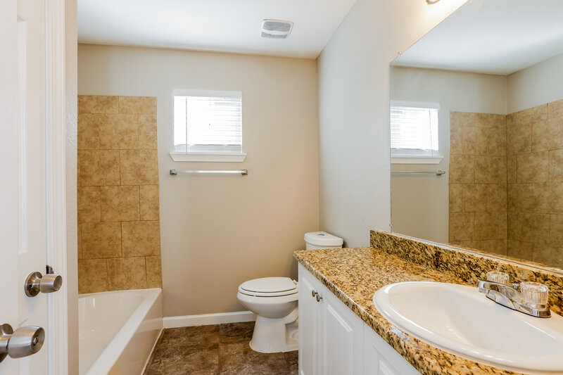 1,845/Mo, 4963 N Cancun Dr Houston, TX 77045 Main Bathroom View 4