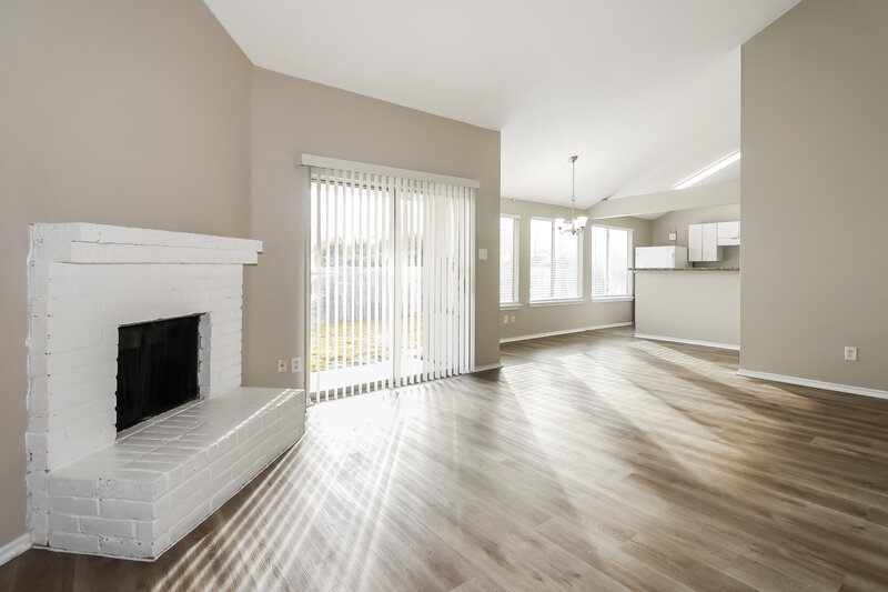 1,735/Mo, 13039 Ambrose St Houston, TX 77045 Living Room View 2