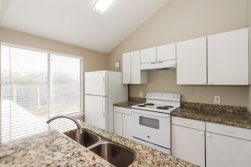 1,735/Mo, 13039 Ambrose St Houston, TX 77045 Kitchen View 2