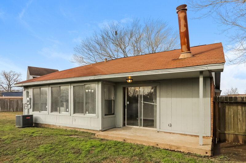1,735/Mo, 13039 Ambrose St Houston, TX 77045 Rear View 2