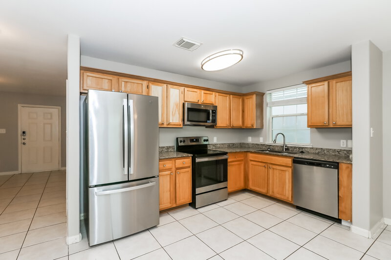 1,600/Mo, 4923 N Cancun Dr Houston, TX 77045 Kitchen View 2