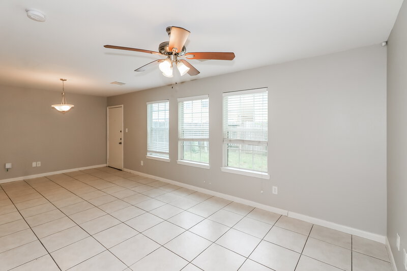1,600/Mo, 4923 N Cancun Dr Houston, TX 77045 Family Room View