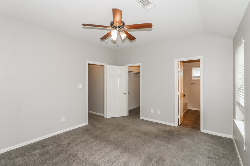 1,600/Mo, 4923 N Cancun Dr Houston, TX 77045 Main Bedroom View 2