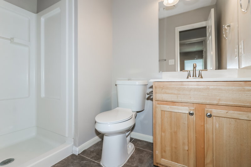 1,600/Mo, 4923 N Cancun Dr Houston, TX 77045 Bathroom View