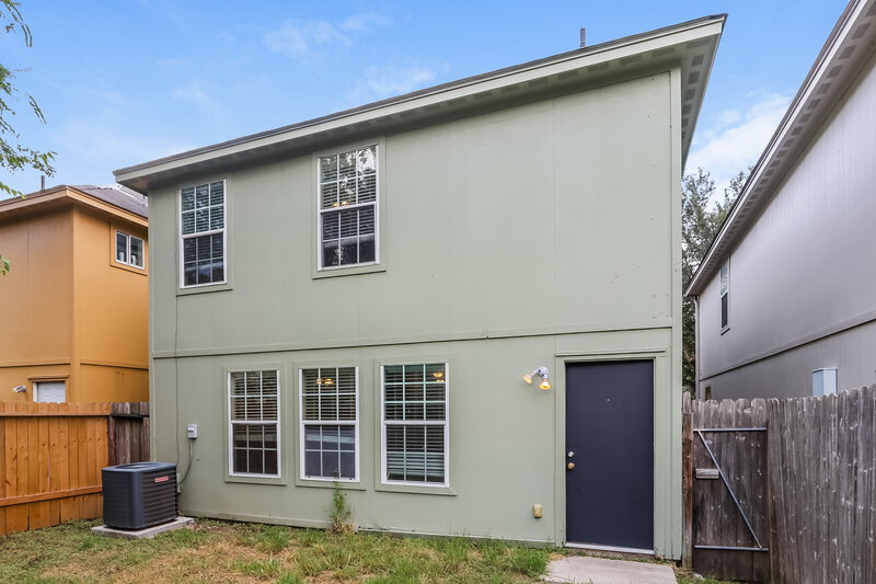 1,600/Mo, 4923 N Cancun Dr Houston, TX 77045 Rear View