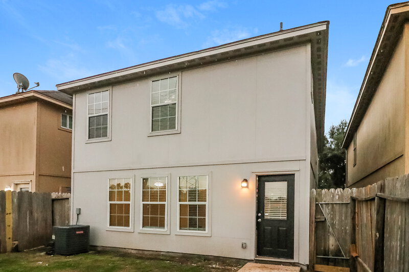 1,760/Mo, 4918 N Cancun Dr Houston, TX 77045 Rear View 2