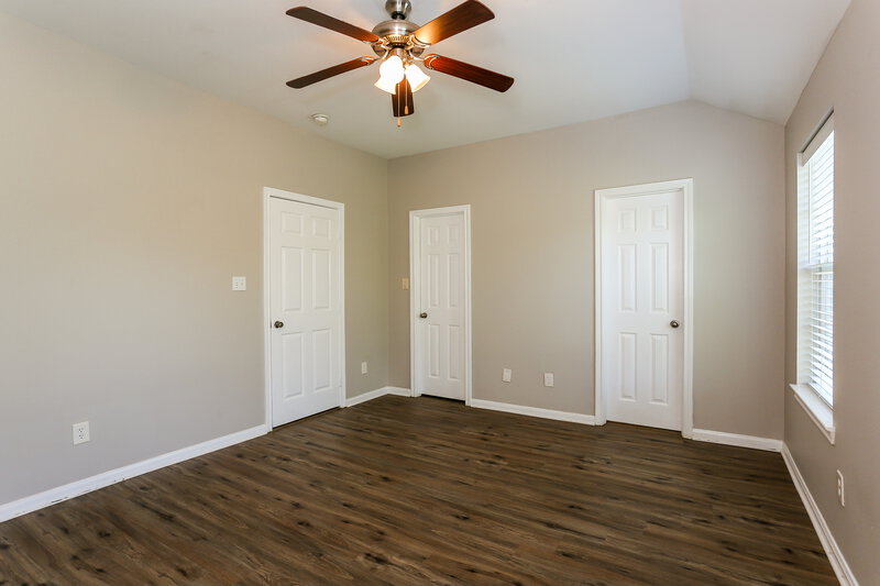 1,820/Mo, 4946 S Cancun Dr Houston, TX 77045 Main Bedroom View 2