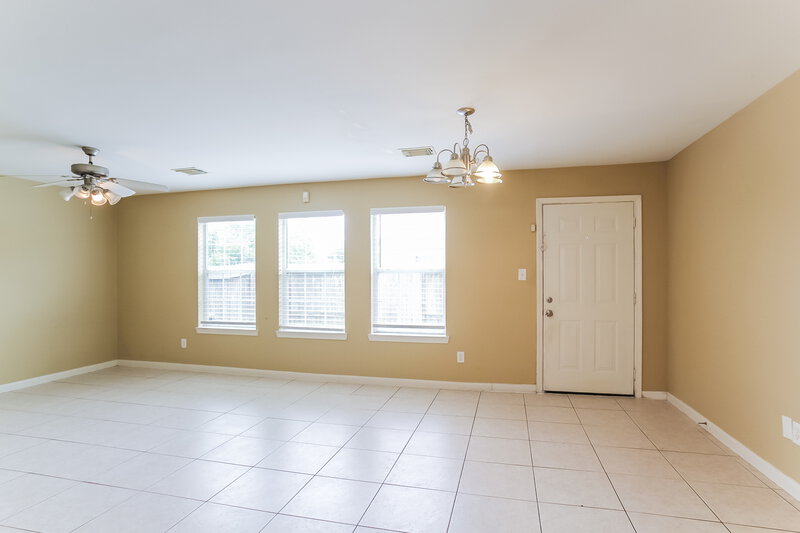 1,795/Mo, 4903 N Cancun Dr Houston, TX 77045 Living Room View 3