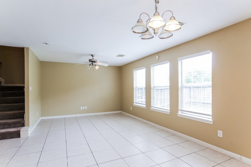 1,795/Mo, 4903 N Cancun Dr Houston, TX 77045 Living Room View 4