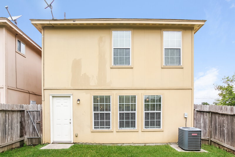 1,795/Mo, 4903 N Cancun Dr Houston, TX 77045 Rear View