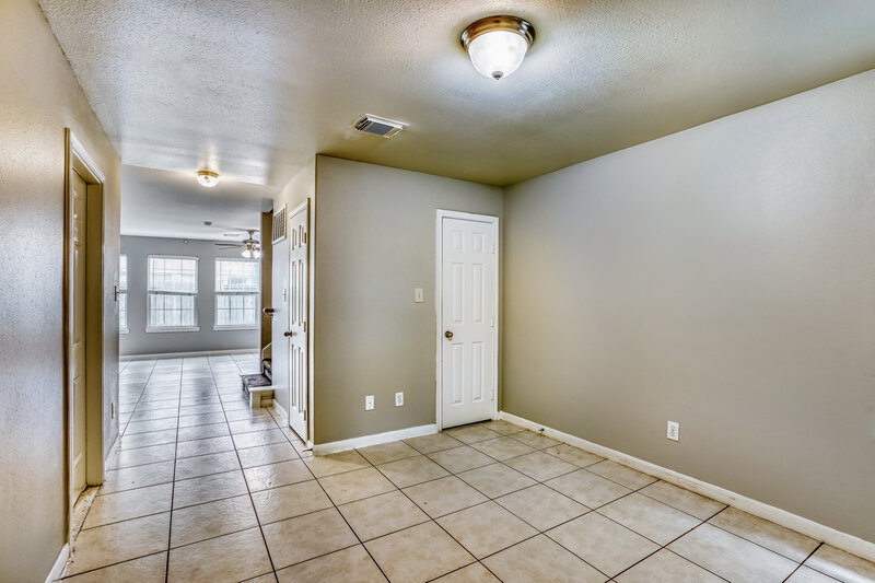 1,725/Mo, 4939 N Cancun Dr Houston, TX 77045 Living Room View