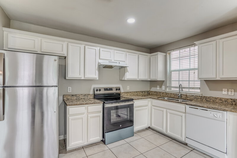 1,725/Mo, 4939 N Cancun Dr Houston, TX 77045 Kitchen View
