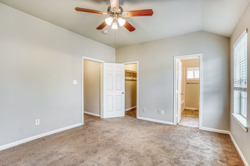 1,725/Mo, 4939 N Cancun Dr Houston, TX 77045 Main Bedroom View 2