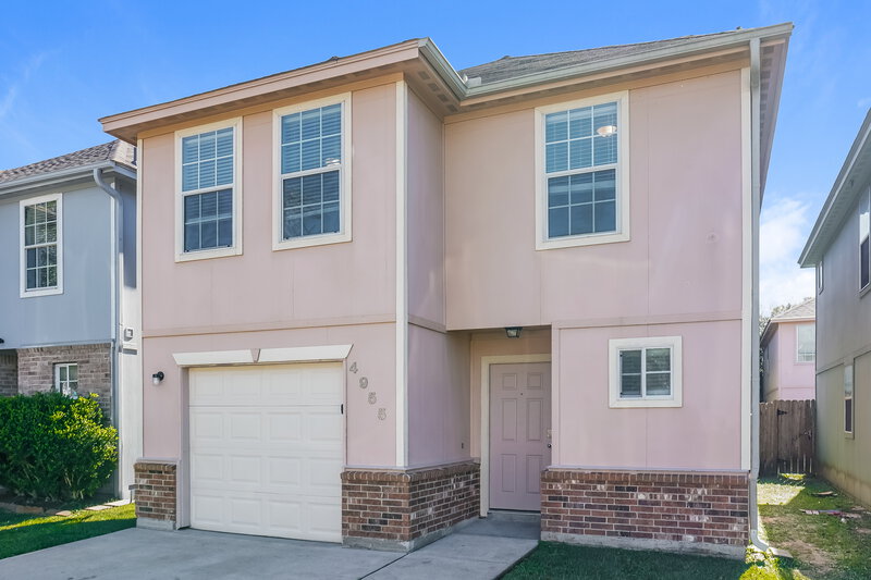 1,635/Mo, 4955 N Cancun Dr Houston, TX 77045 Front View