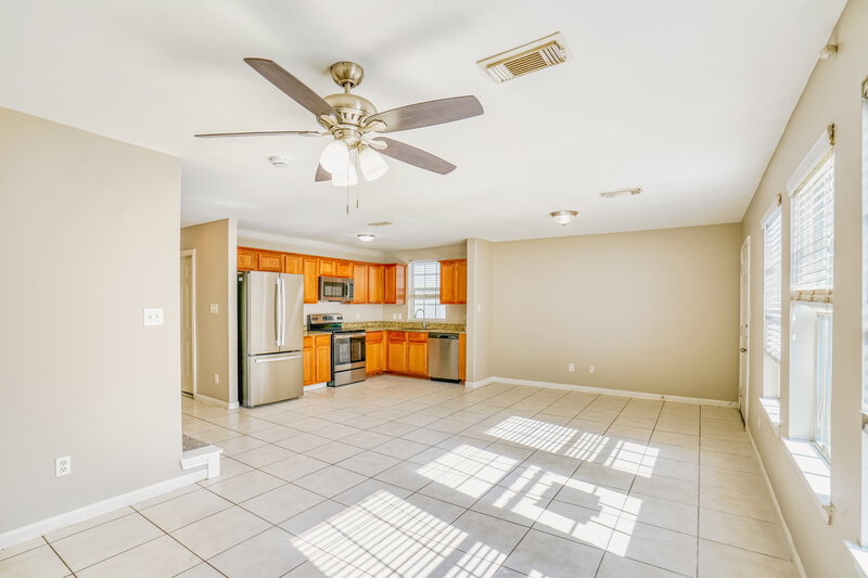 1,635/Mo, 4955 N Cancun Dr Houston, TX 77045 Living Room View 3