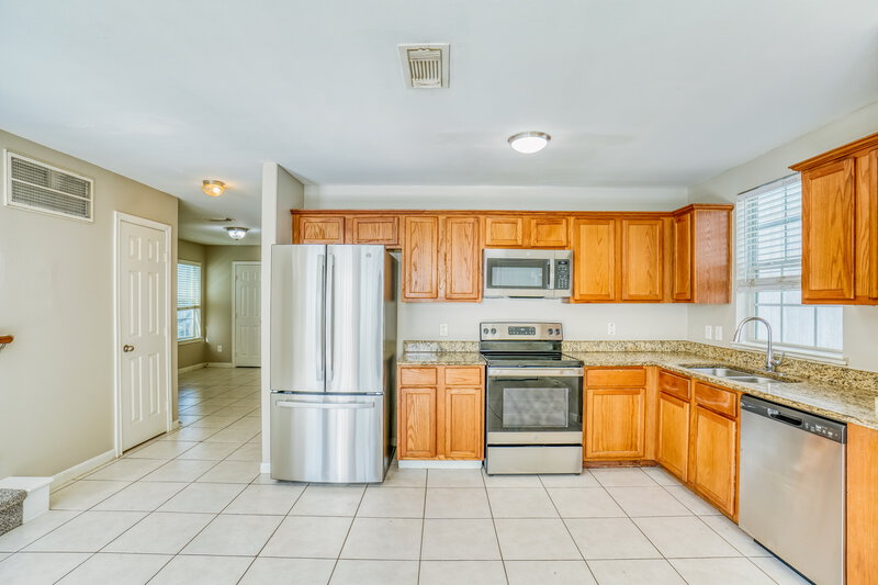 1,635/Mo, 4955 N Cancun Dr Houston, TX 77045 Kitchen View
