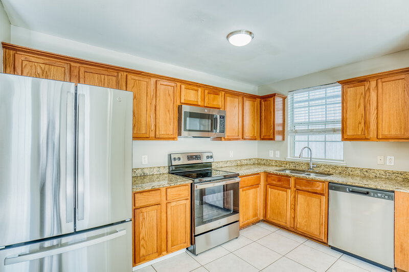 1,635/Mo, 4955 N Cancun Dr Houston, TX 77045 Kitchen View 2
