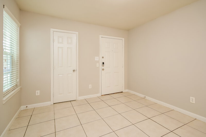 1,655/Mo, 4959 N Cancun Dr Houston, TX 77045 Living Room View 2