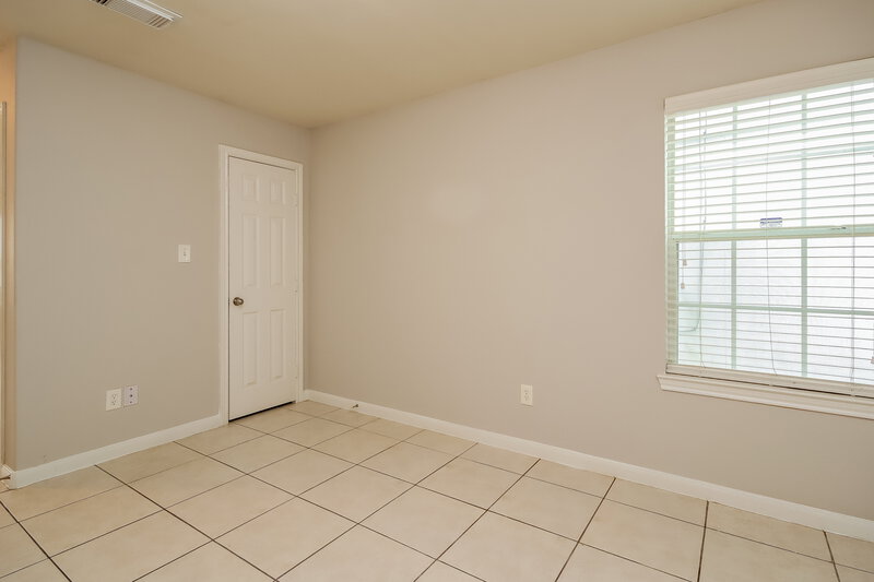 1,655/Mo, 4959 N Cancun Dr Houston, TX 77045 Living Room View 3