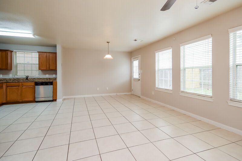 1,655/Mo, 4959 N Cancun Dr Houston, TX 77045 Dining Room View 2