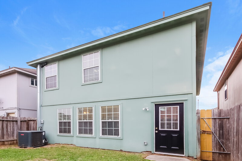 1,655/Mo, 4959 N Cancun Dr Houston, TX 77045 Rear View