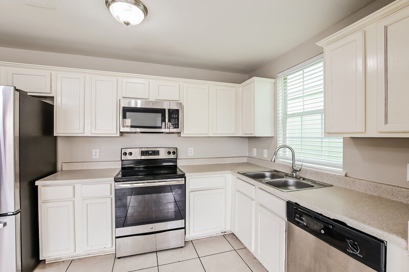 1,765/Mo, 4902 S Cancun Dr Houston, TX 77045 Kitchen View