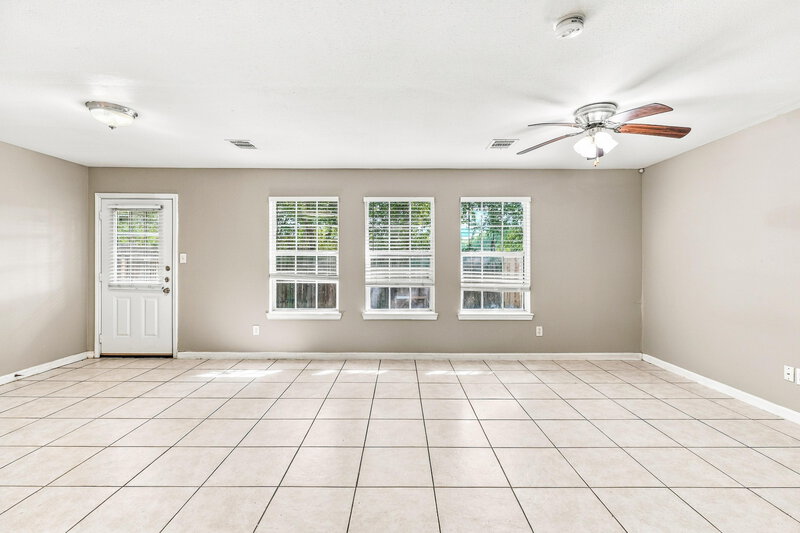 1,640/Mo, 4951 S Cancun Dr Houston, TX 77045 Dining Room View 2