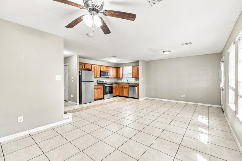 1,640/Mo, 4951 S Cancun Dr Houston, TX 77045 Dining Room View 3