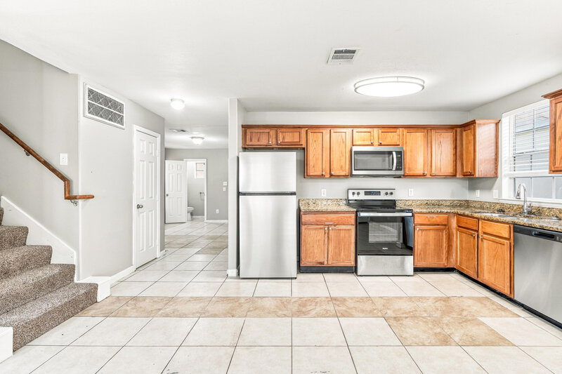 1,640/Mo, 4951 S Cancun Dr Houston, TX 77045 Kitchen View 2
