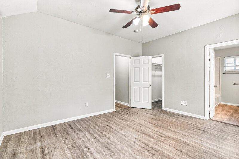1,640/Mo, 4951 S Cancun Dr Houston, TX 77045 Primary Bedroom View