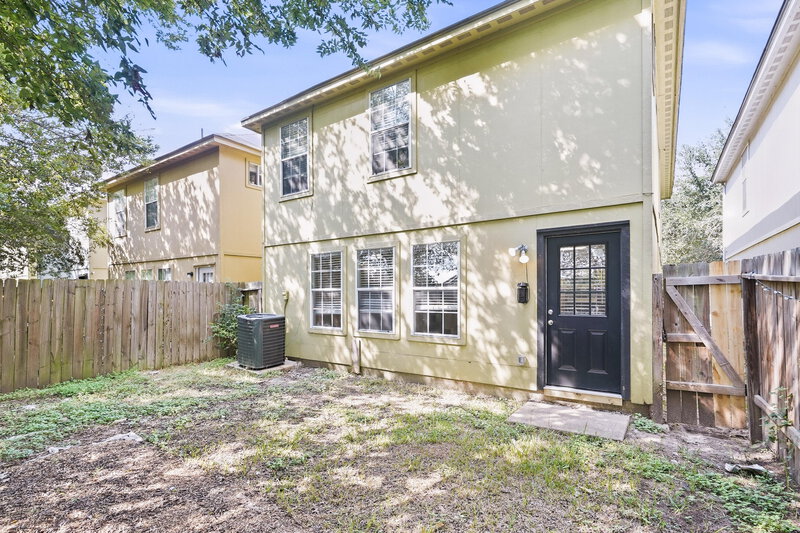 1,640/Mo, 4951 S Cancun Dr Houston, TX 77045 Rear View
