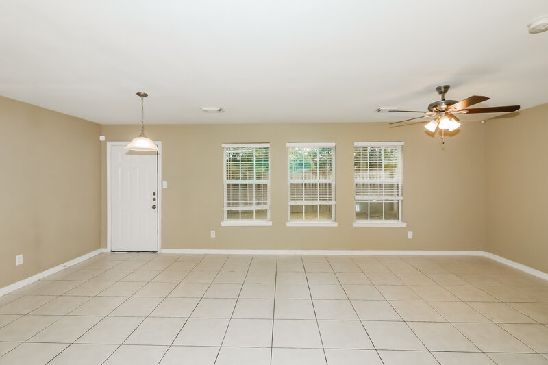 1,755/Mo, 4959 S Cancun Dr Houston, TX 77045 Living Room View