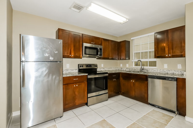 1,755/Mo, 4959 S Cancun Dr Houston, TX 77045 Kitchen View 2