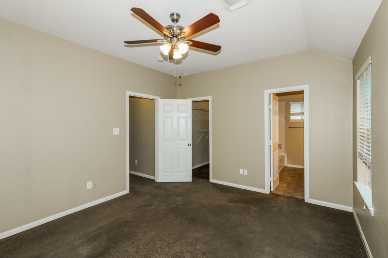 1,755/Mo, 4959 S Cancun Dr Houston, TX 77045 Main Bedroom View 2