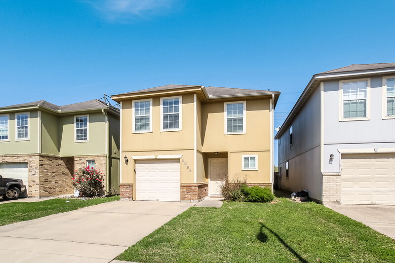 1,860/Mo, 4958 N Cancun Dr Houston, TX 77045 Front View 2