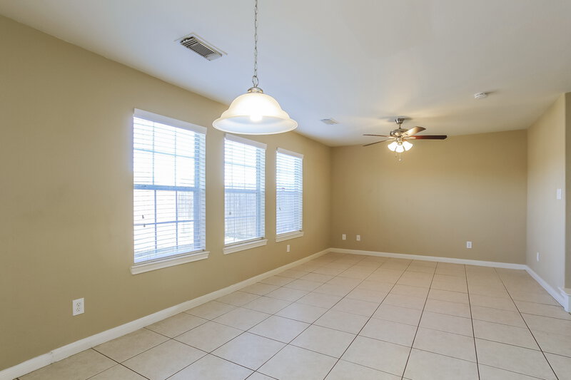 1,860/Mo, 4958 N Cancun Dr Houston, TX 77045 Dining Room View