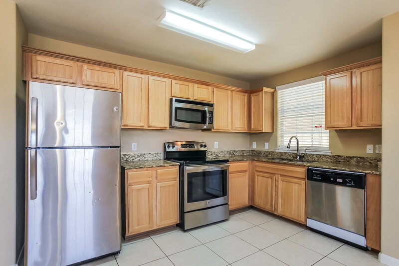 1,860/Mo, 4958 N Cancun Dr Houston, TX 77045 Kitchen View 2