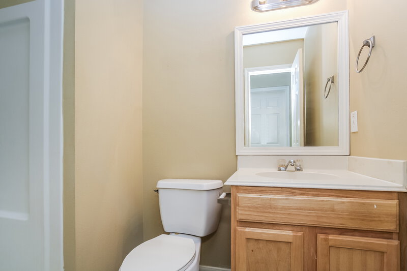 1,860/Mo, 4958 N Cancun Dr Houston, TX 77045 Master Bathroom View