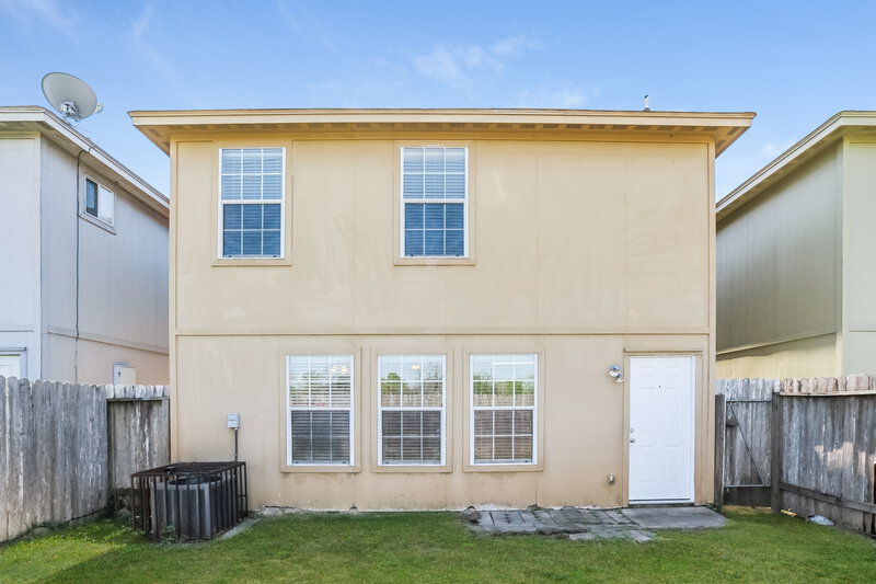 1,860/Mo, 4958 N Cancun Dr Houston, TX 77045 Rear View