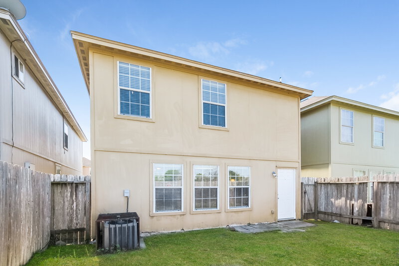 1,860/Mo, 4958 N Cancun Dr Houston, TX 77045 Rear View 2
